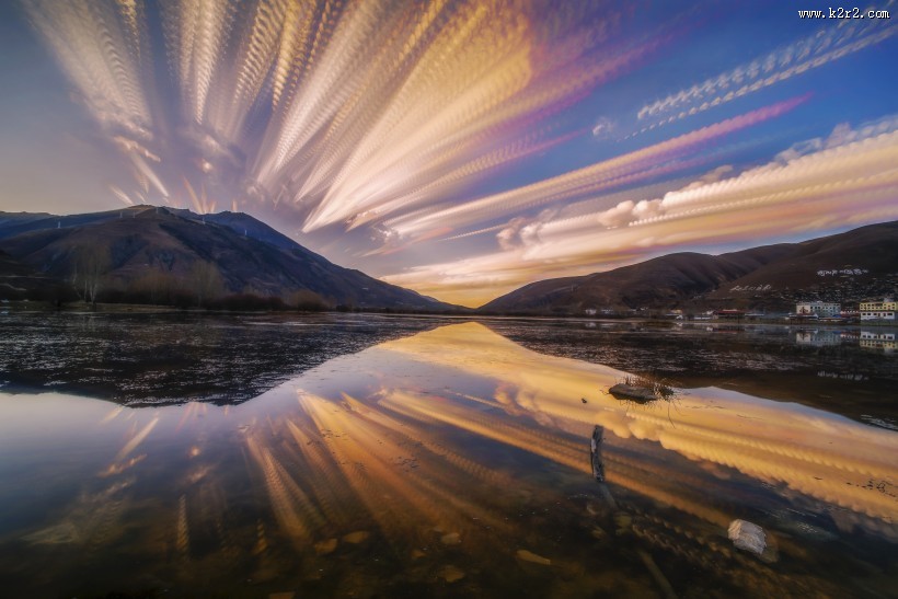 川西高原绚丽天空图片