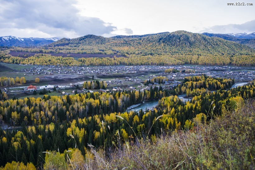 新疆喀纳斯秋天风景图片