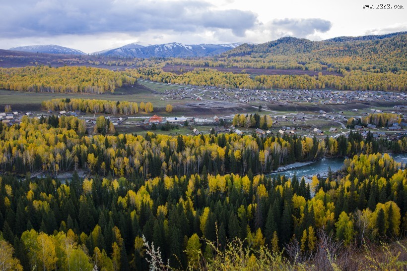 新疆喀纳斯秋天风景图片