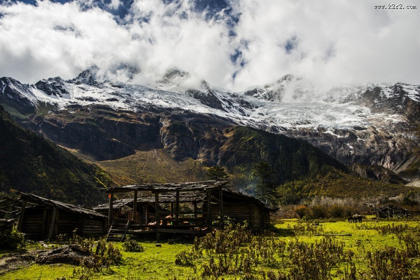 云南雨崩村风景图片