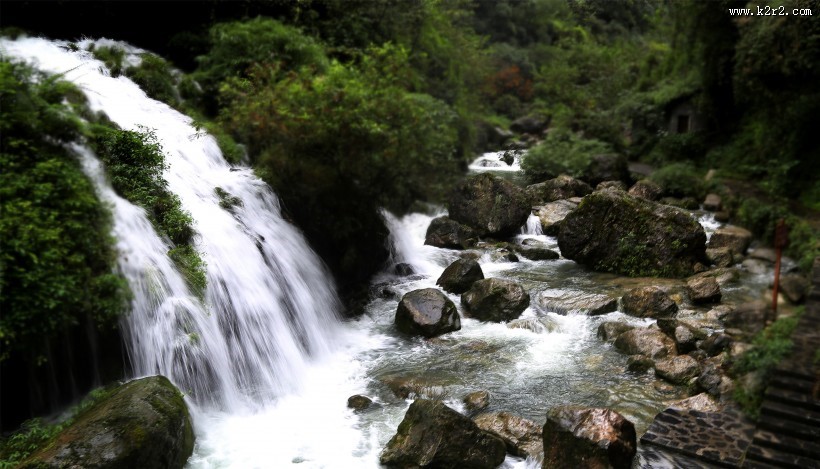 四川黄龙飞瀑风景图片