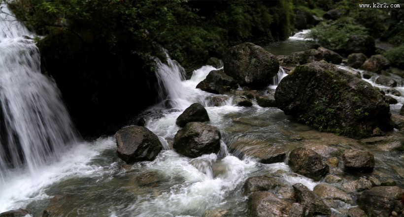 四川黄龙飞瀑风景图片