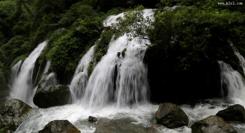 四川黄龙飞瀑风景图片