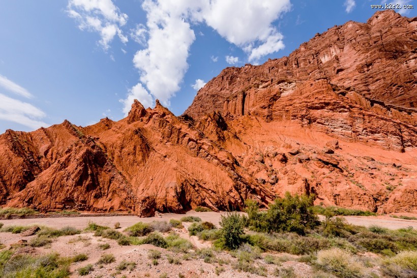 新疆天山大峡谷风景图片
