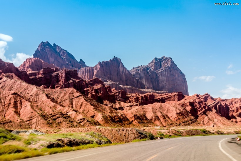 新疆天山大峡谷风景图片