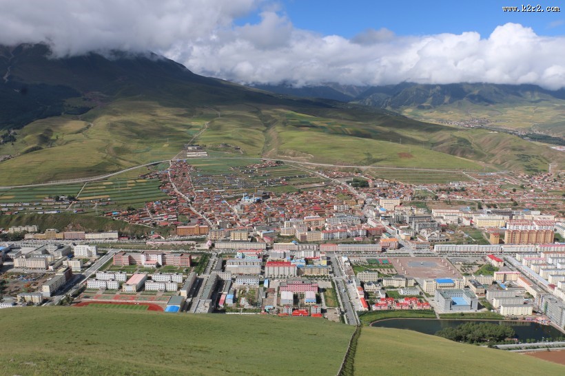 巍峨连绵的祁连山风景图片