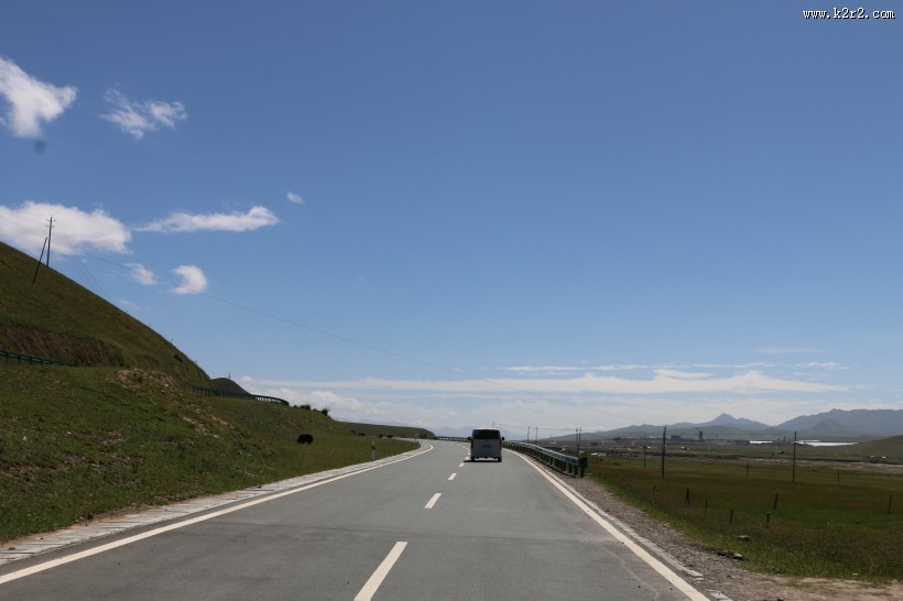 巍峨连绵的祁连山风景图片