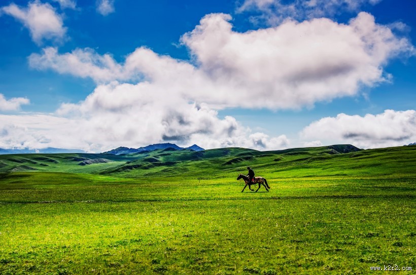 新疆巴音布鲁克草原风景图片