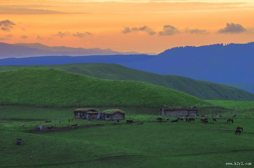 新疆特克斯草原秀丽风景图片