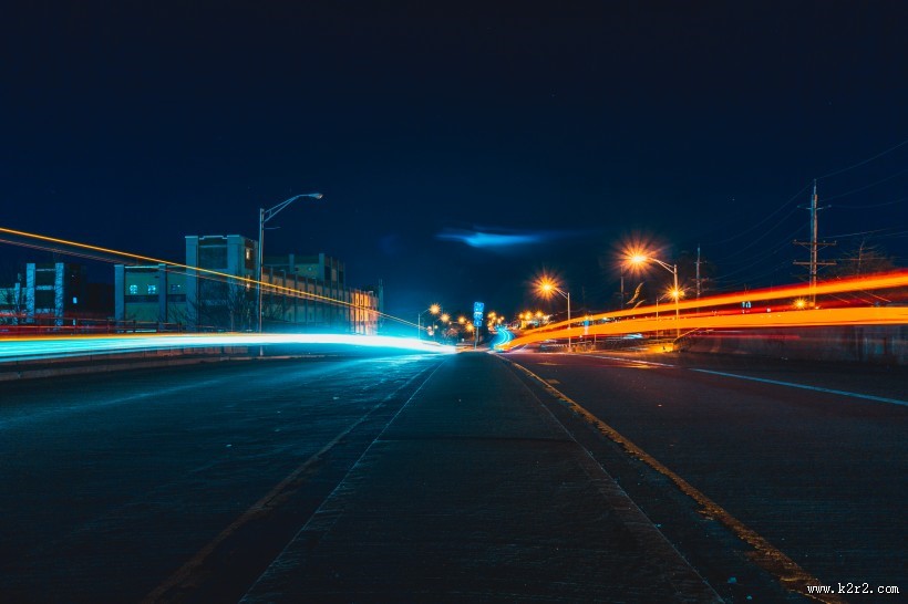 用沥青铺成的公路图片