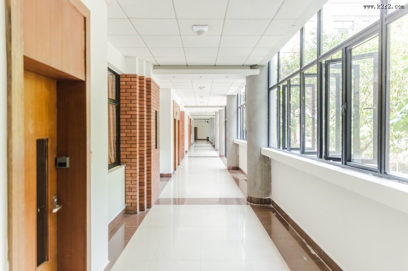 上海华东政法大学的明亮教室图片