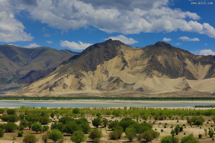 西藏雅鲁藏布江风景图片