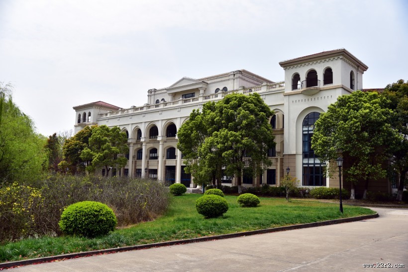 上海外国语大学风景图片
