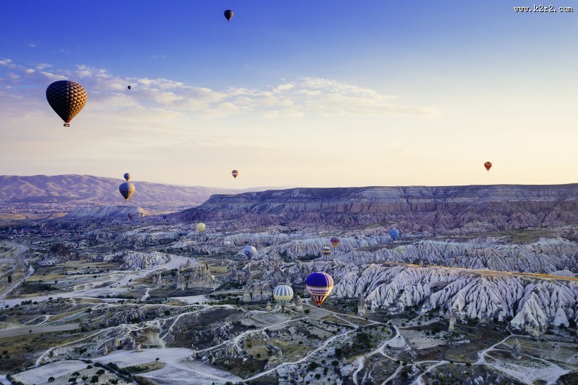 土耳其卡帕多西亚的喀斯特地貌风景图片