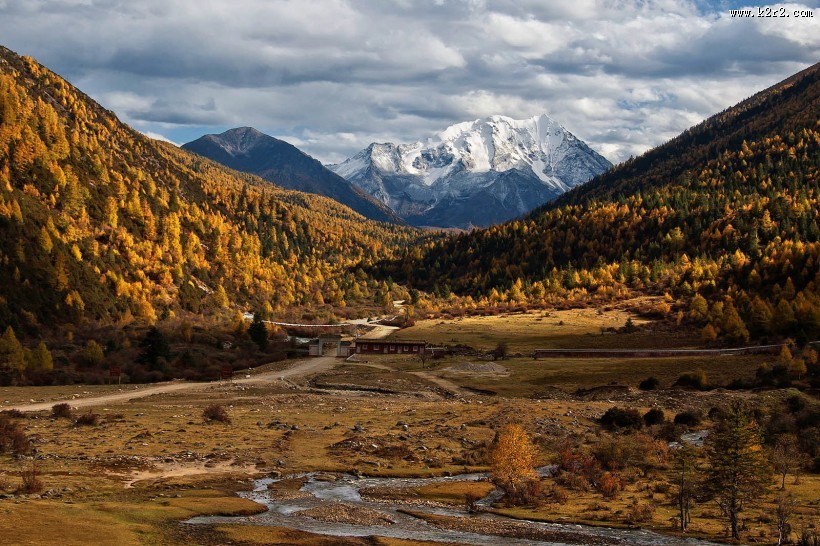四川亚拉雪山风景图片