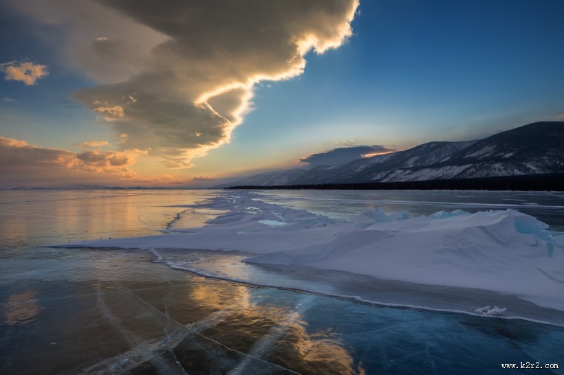 俄罗斯贝加尔湖奥利洪岛风景图片