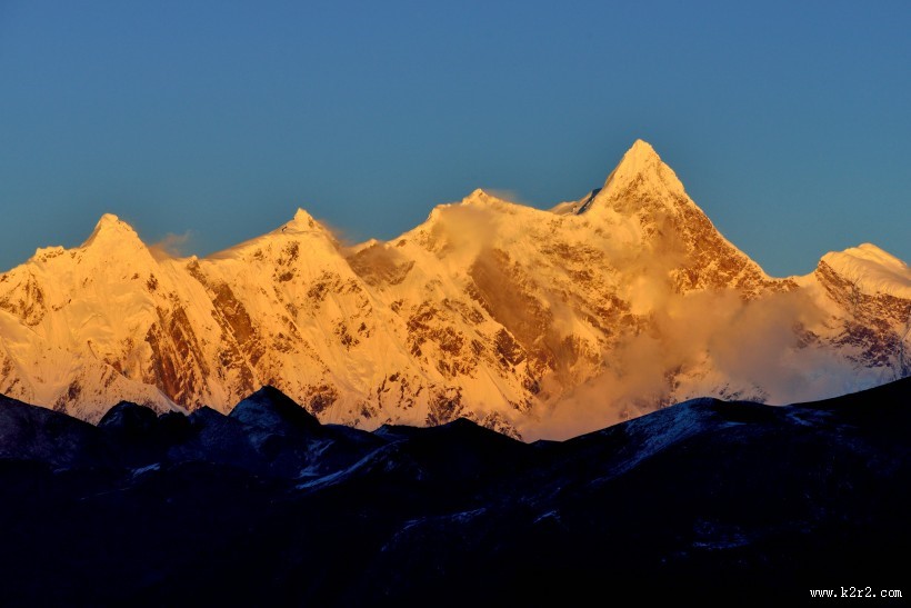 西藏南迦巴瓦峰图片