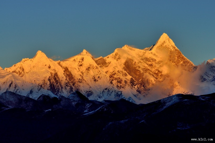 西藏南迦巴瓦峰图片
