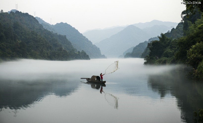 雾漫小东江风景图片