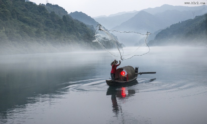 雾漫小东江风景图片
