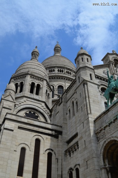 建筑风格独特的法国圣心大教堂图片