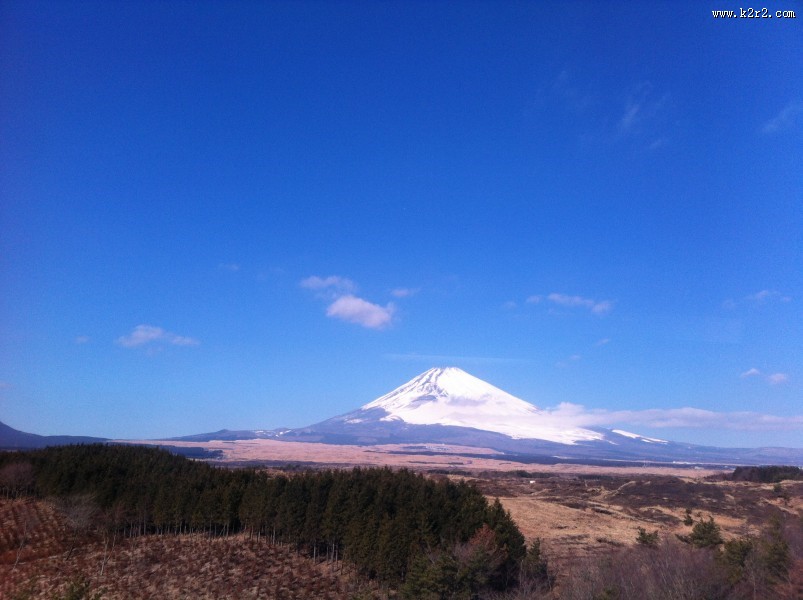 日本富士山春天风景图片