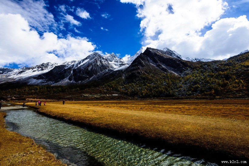 四川夏诺多吉神山图片