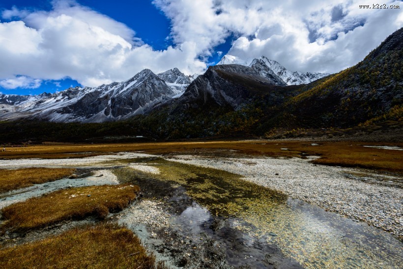 四川夏诺多吉神山图片