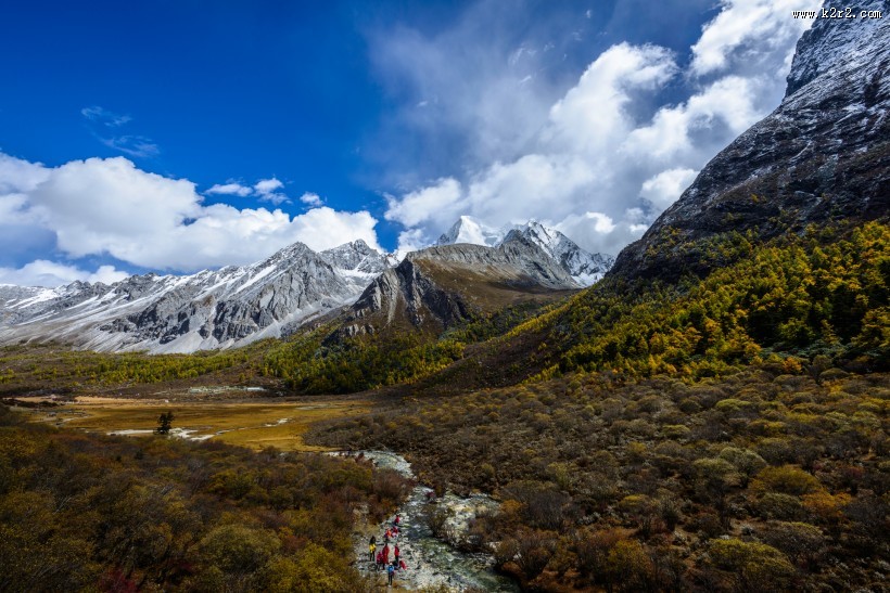 四川夏诺多吉神山图片