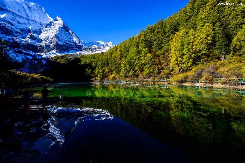 四川仙乃日神山风景图片