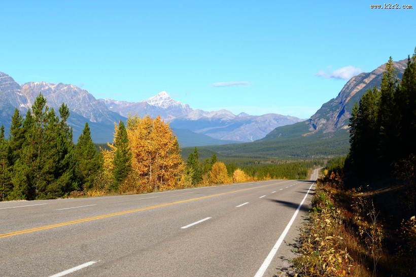 秋日下的落基山脉风景图片