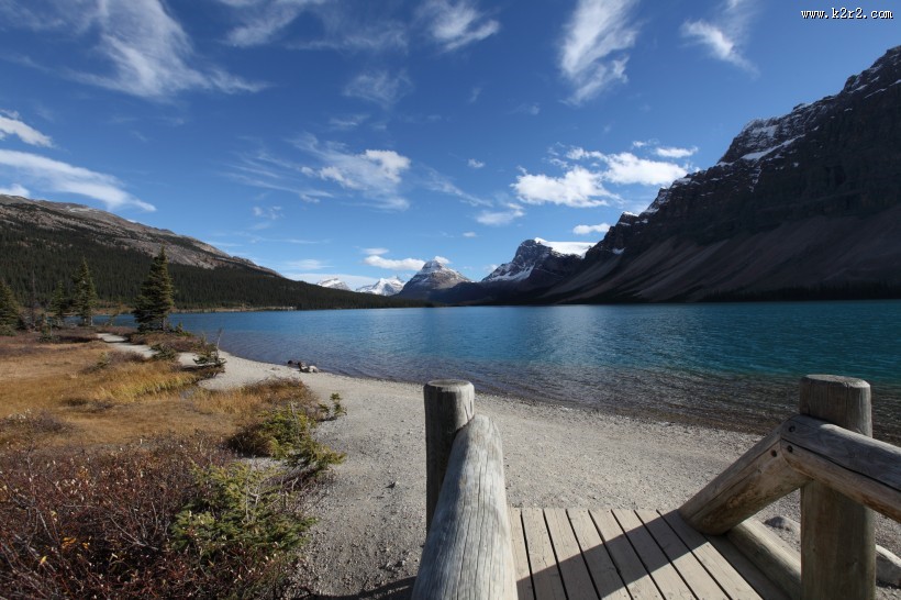 秋日下的落基山脉风景图片