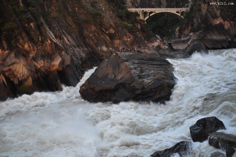 云南虎跳峡风景图片大全