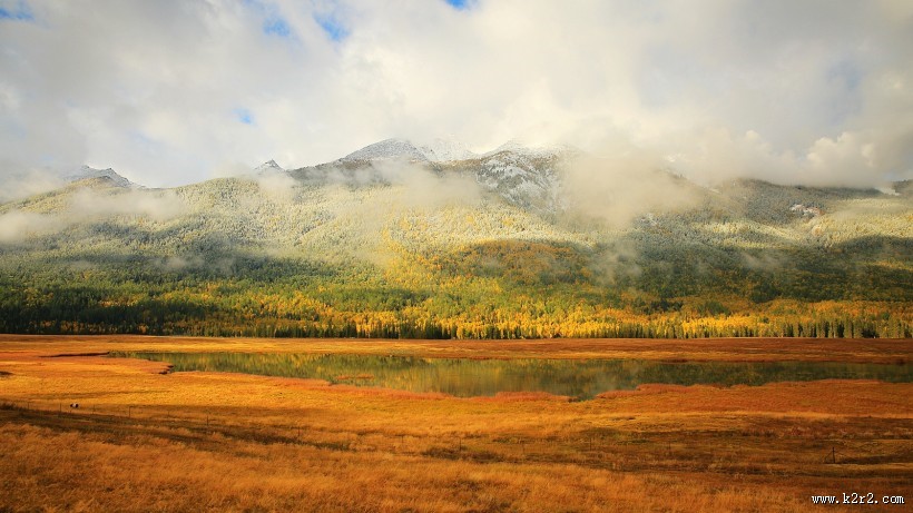 新疆喀纳斯鸭泽湖风景图片