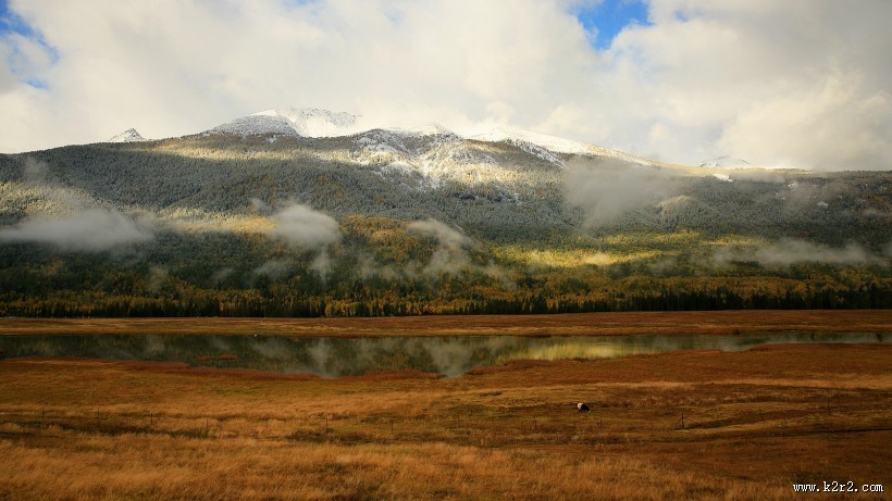 新疆喀纳斯鸭泽湖风景图片