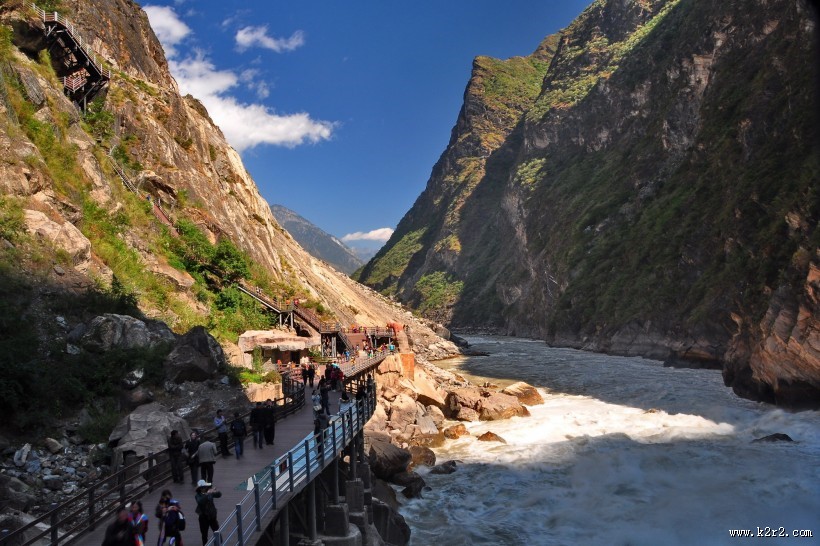 云南虎跳峡风景图片
