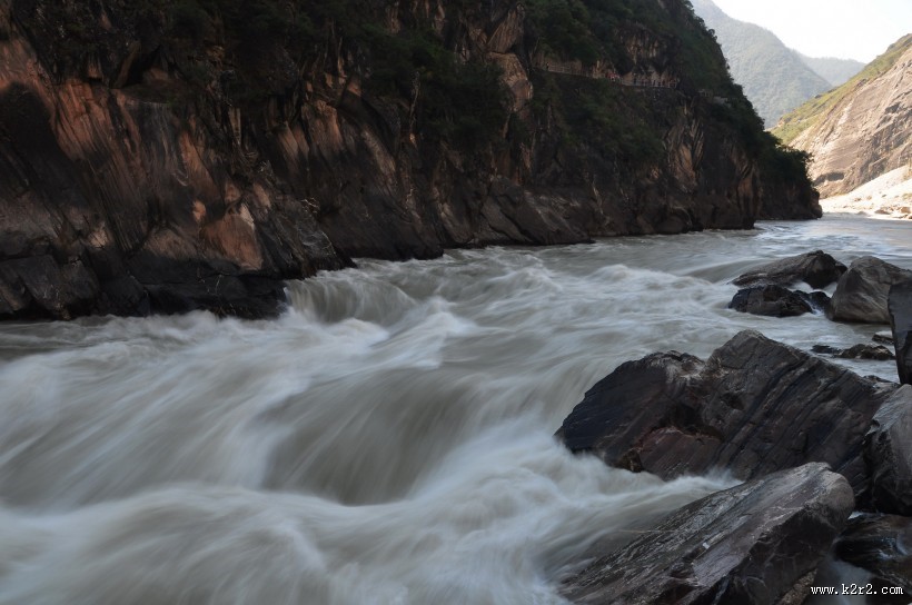 云南虎跳峡风景图片