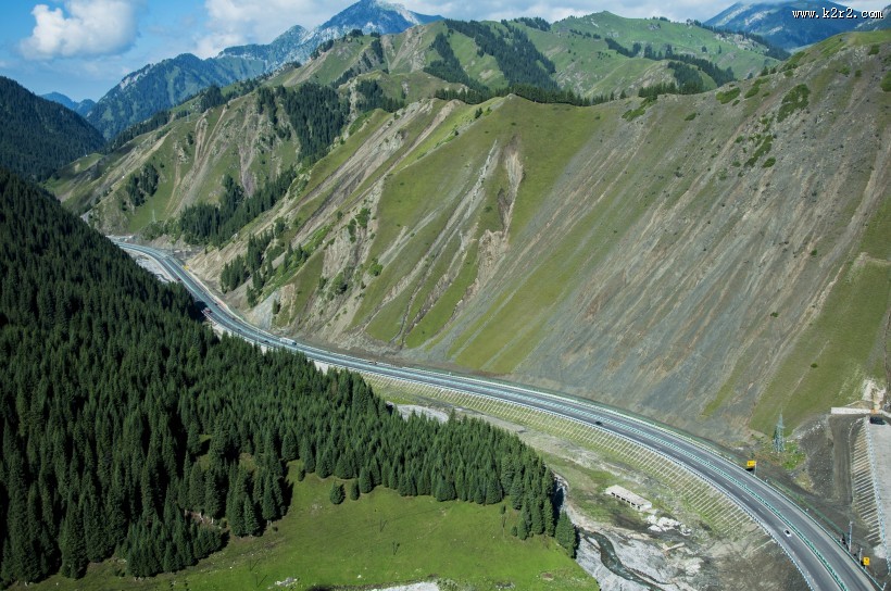 新疆伊犁果子沟大桥风景图片