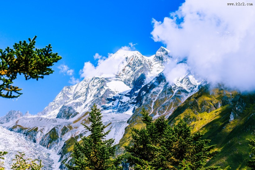 四川贡嘎山的山水风景图片