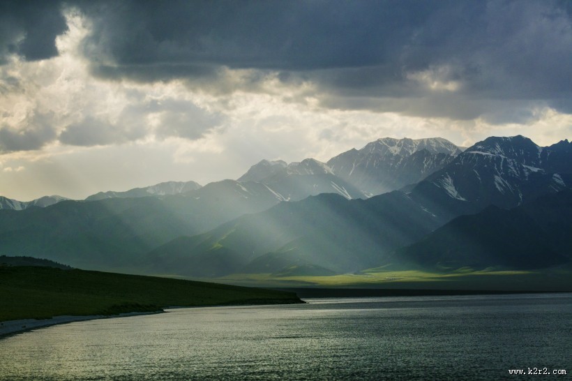 新疆赛里木湖图片