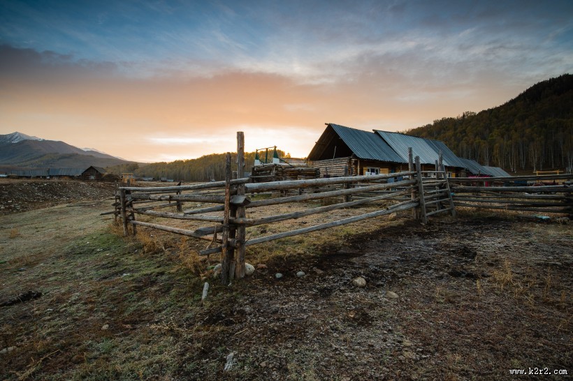 新疆禾木乡清晨风景图片