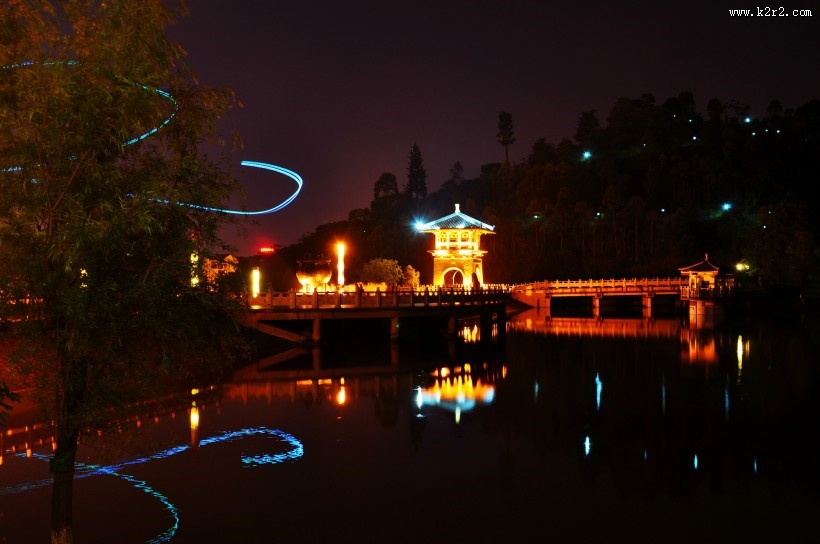 云南神女湖夜景图片