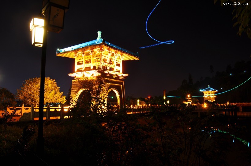 云南神女湖夜景图片