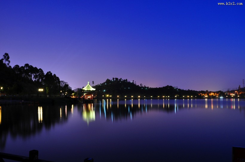 云南神女湖夜景图片