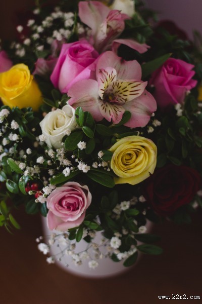 花瓶里的花束图片