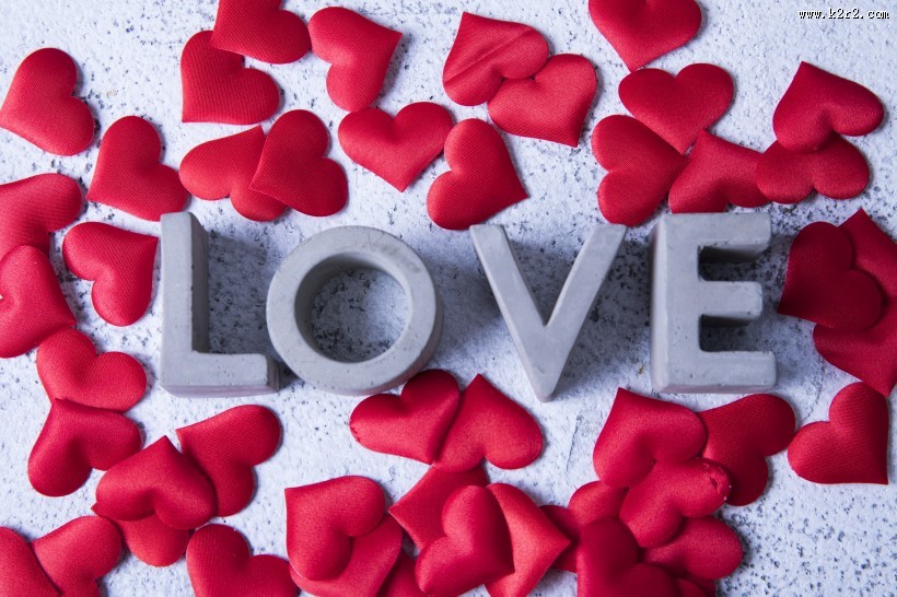 红色的玫瑰花瓣图片