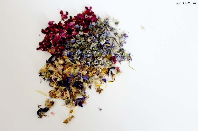 装在瓶子里的干花瓣图片大全
