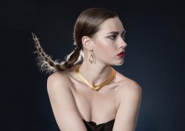 戴项链的美女图片大全