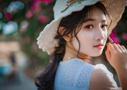 戴帽子的清纯美女图片