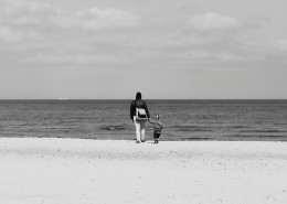 黑白亲子摄影图片